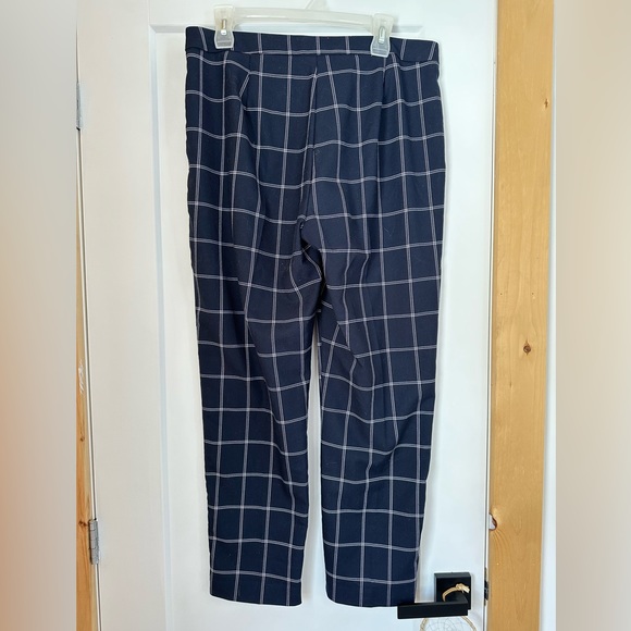 Vero Moda casual ankle pant, navy blue with white plaid design, size 10 - Picture 6 of 6